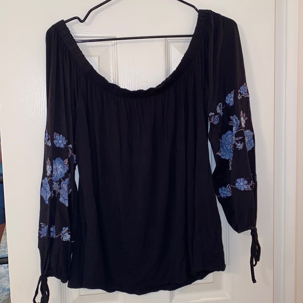 American eagle black off the shoulder floral top. Size large. Great condition